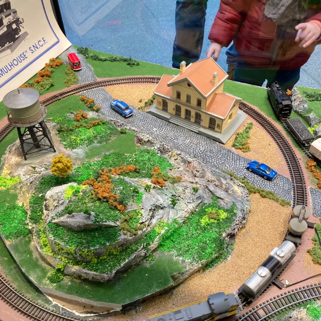 une boutique avec un train HO à Rennes