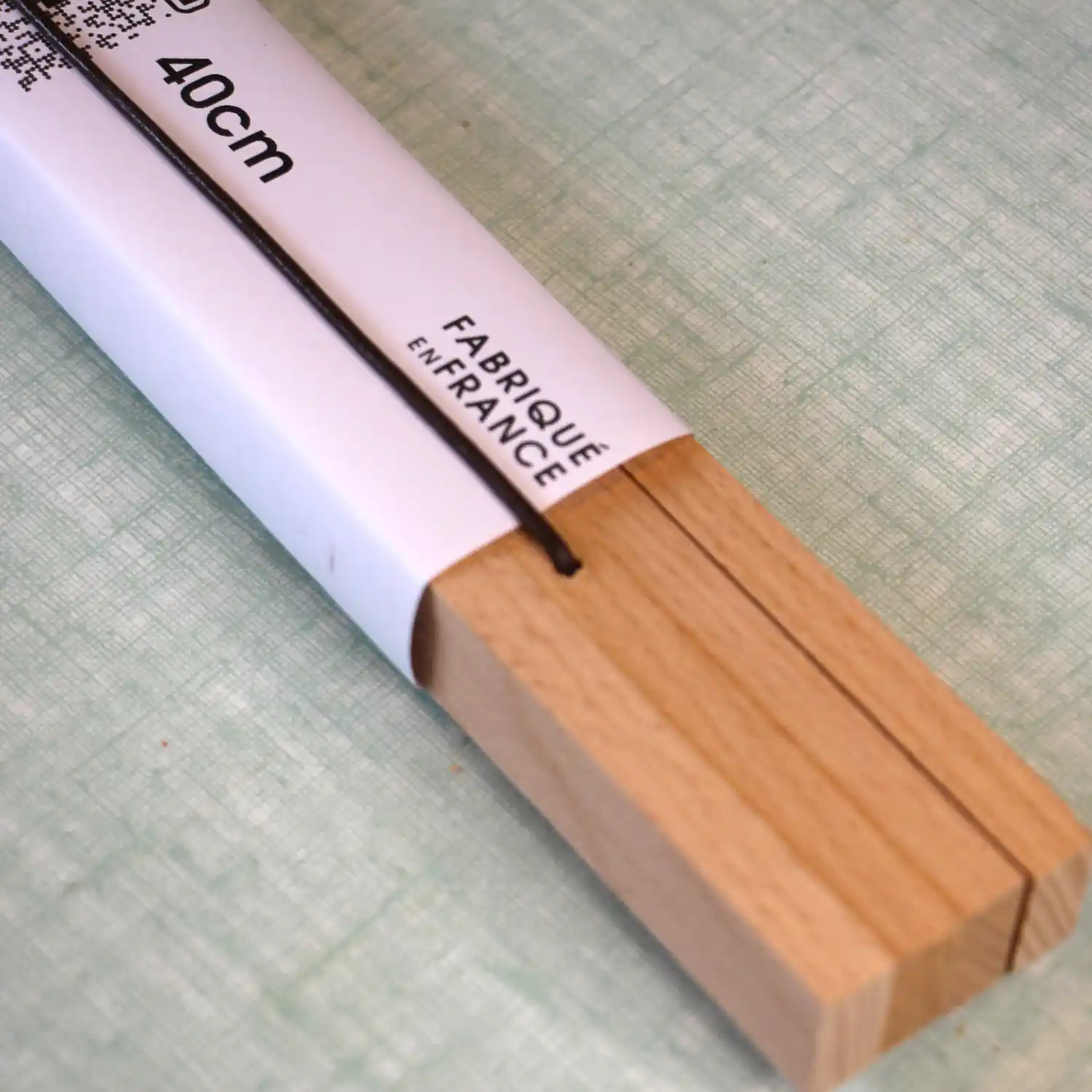 porte-affiche en hêtre 40cm